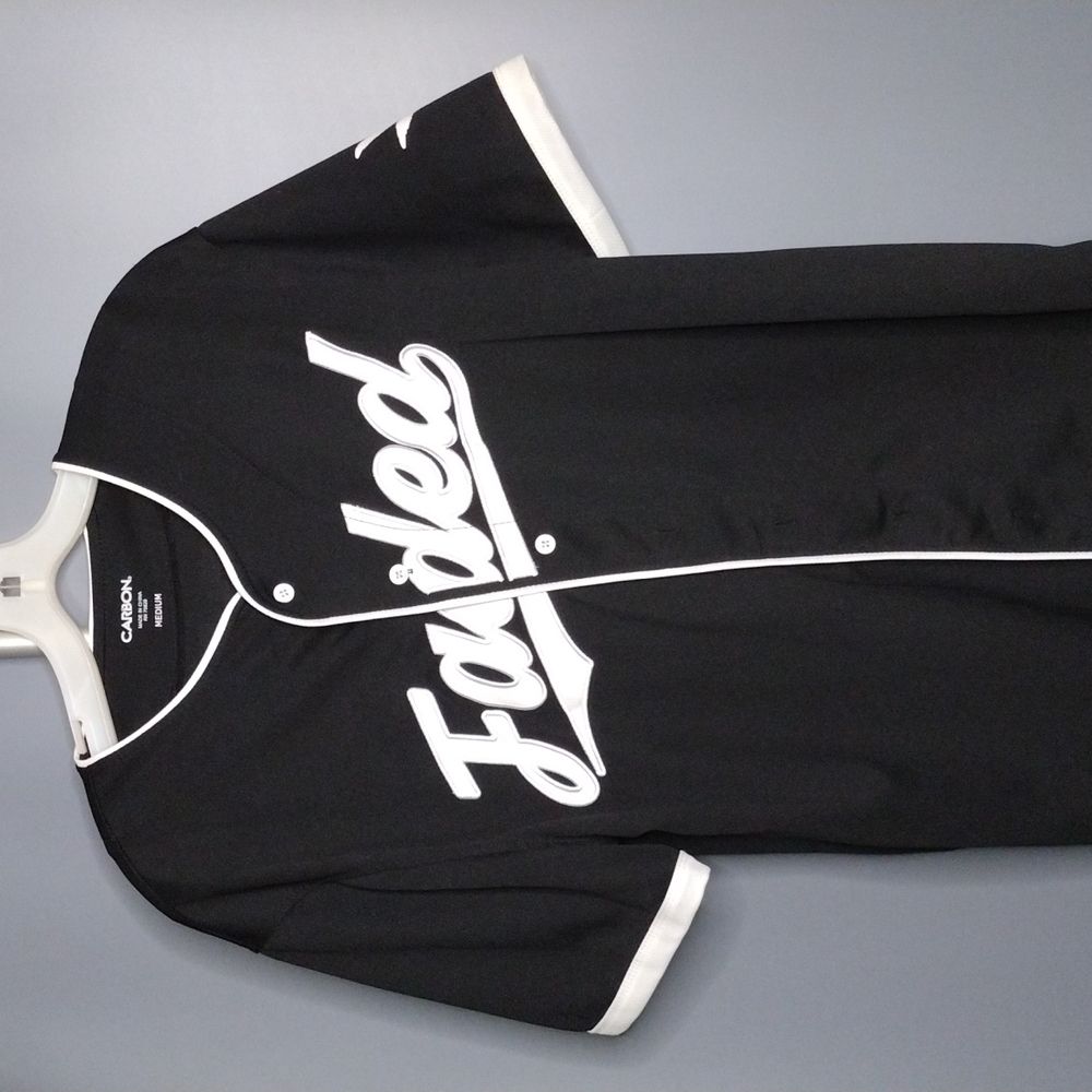 Carbon medium black and white trim